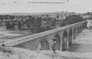 Le pont de Russan est terminé en 1910 mais pas les accès qui permettent de le traverser. Cela sera chose faite en 1913.